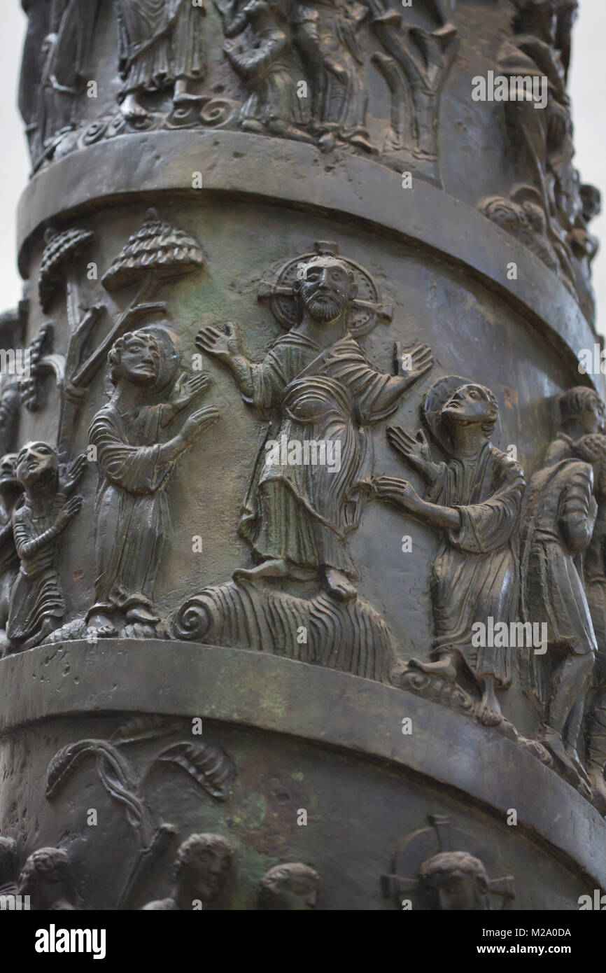 Transfiguration of Jesus. Romanesque bronze relief on the Bernward Column (Bernwardssäule), also known as the Christ Column (Christussäule) in the Hildesheim Cathedral (Hildesheimer Dom) in Hildesheim in Lower Saxony, Germany. Stock Photo