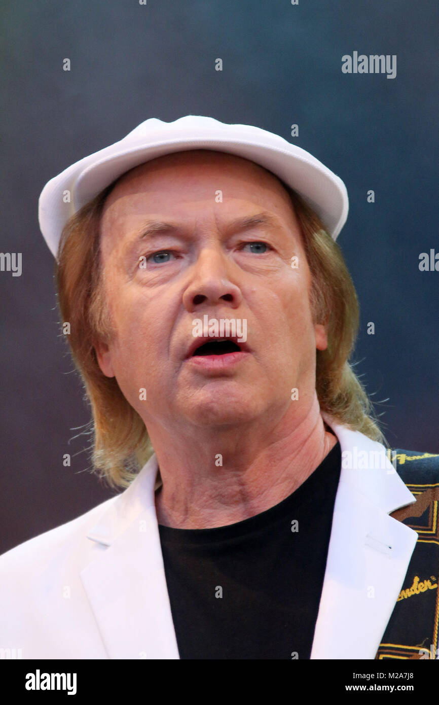 The Rubettes Feat Alan Williams Ndr Sommertour 15 Auftakt Barmbek Bert Kaempfert Platz Hamburg 01 08 15 Stock Photo Alamy