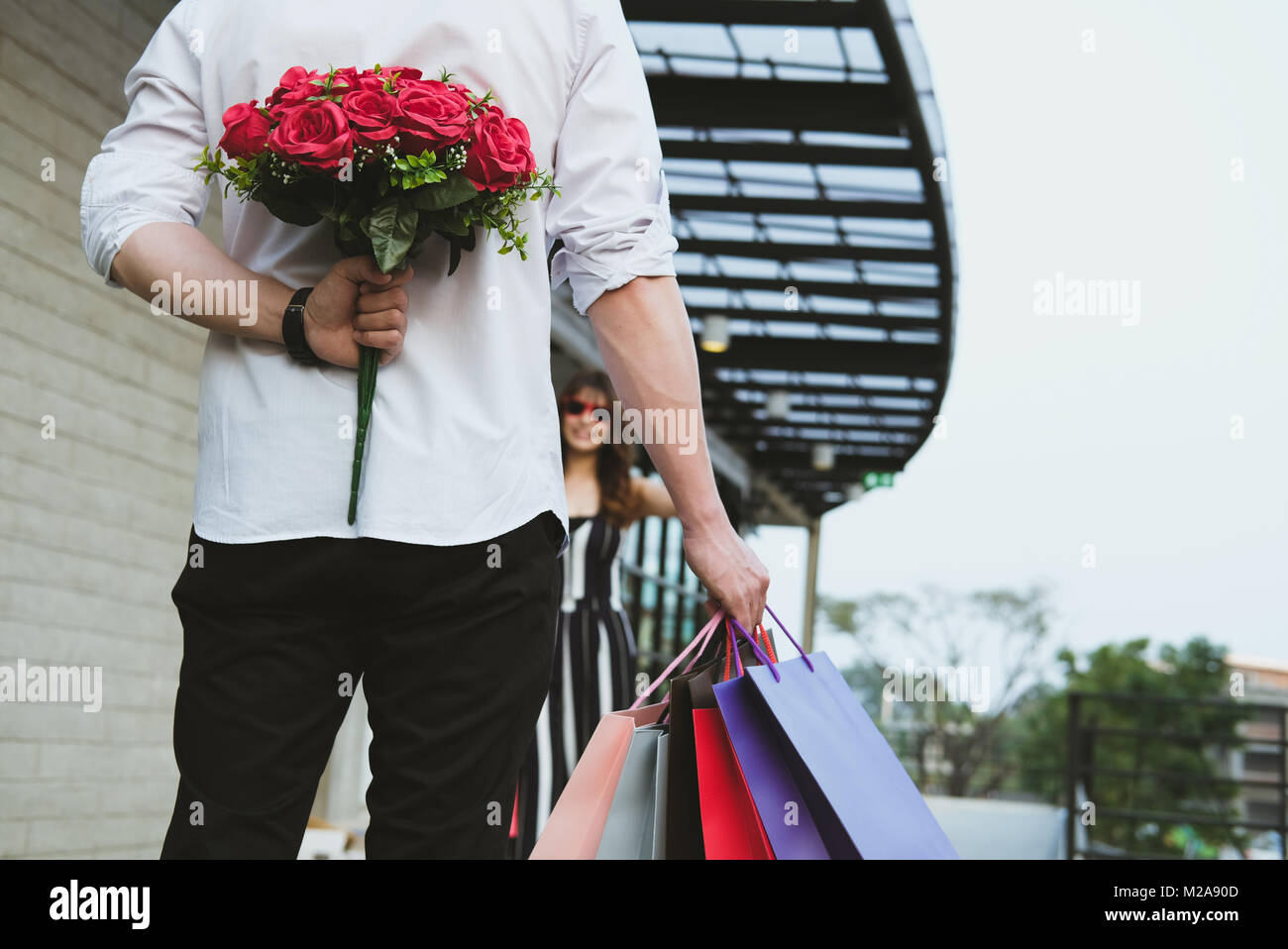 boyfriend surprises girlfriend with flowers