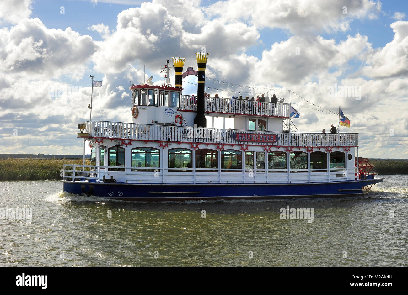 Raddampfer auf dem Barther Bodden nahe Zingst an der Ostsee Stock Photo -  Alamy