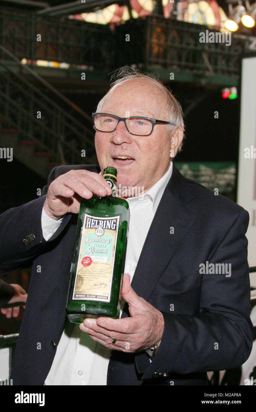 Uwe Seeler, HELBING Kuemmel Sommerfest in der Hamburger Fischauktionshalle  - das 8. Helbing-Matjes-Festival, Hamburg, 09.06.2015 Stock Photo - Alamy