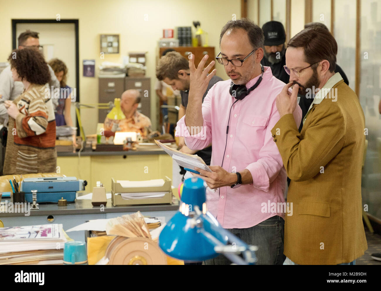 A FUTILE AND STUPID GESTURE, from left: director David Wain, Thomas Lennon,  as Michael O'Donoghue, on set, 2018. ph: John P. Fleenor /© Netflix  /Courtesy Everett Collection Stock Photo - Alamy, image size:1300x993