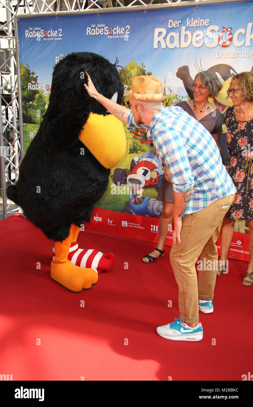 Der Rabe Socke mit Jan Delay, Premiere "Der kleine Rabe Socke 2" im Zeise  Kino, Hamburg, 16.08.2015 Stock Photo - Alamy