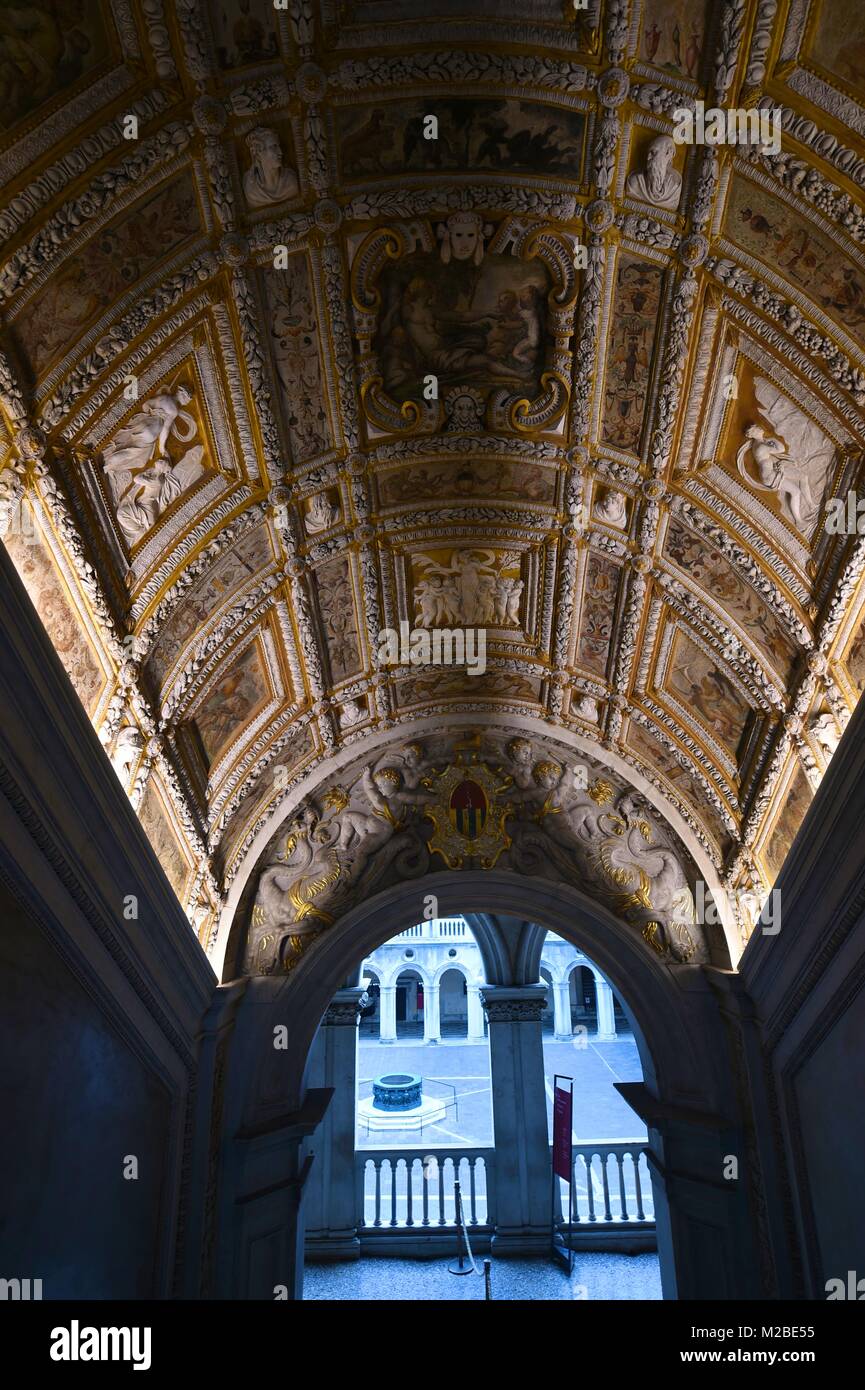 Doge palace walkway hi-res stock photography and images - Alamy