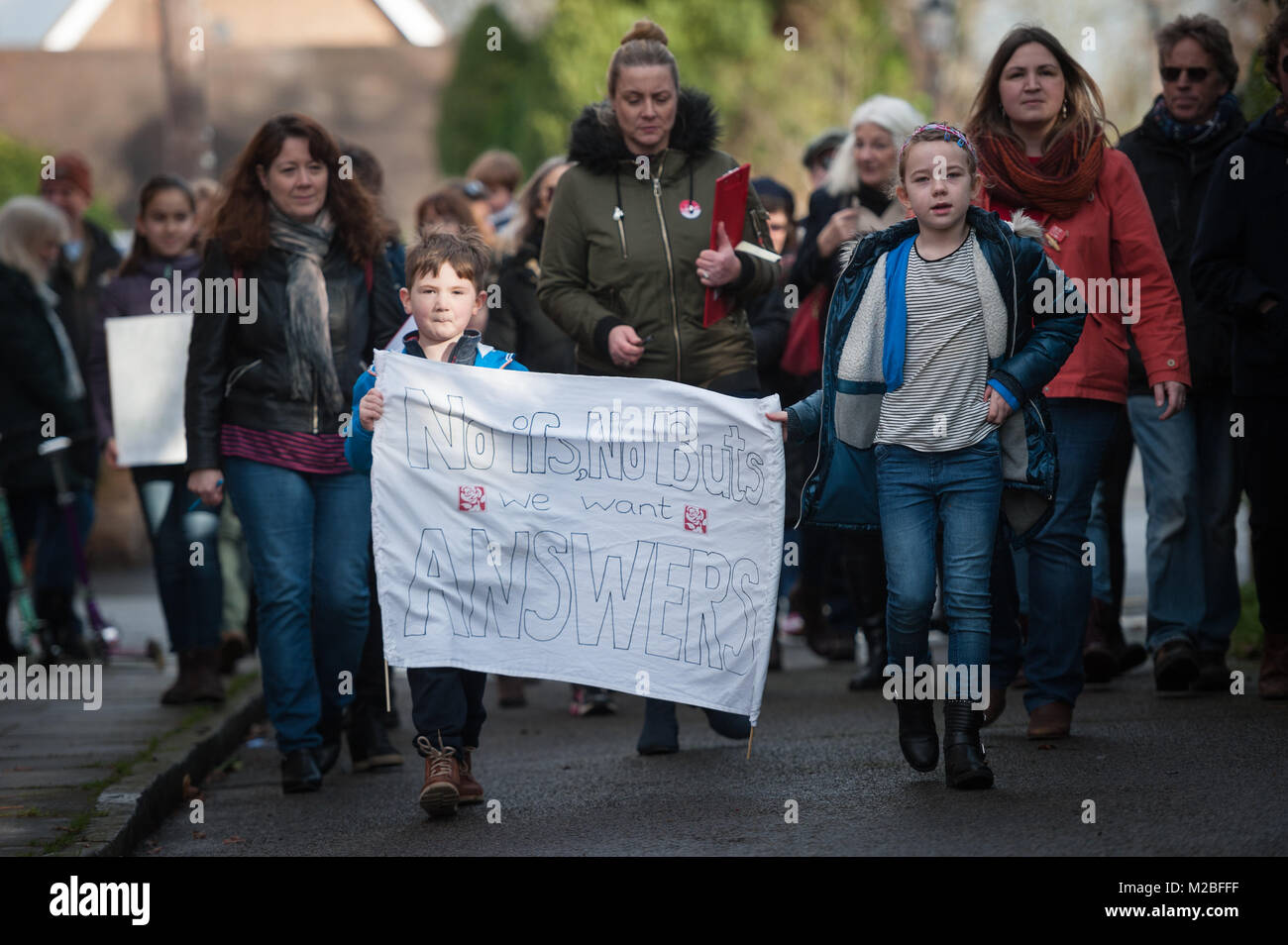 3 Trinity Street, Stratford-upon-Avon, Warwickshire, UK. 28th January 2018. A group of protesters hold a demonstration outside the Conservative consti Stock Photo