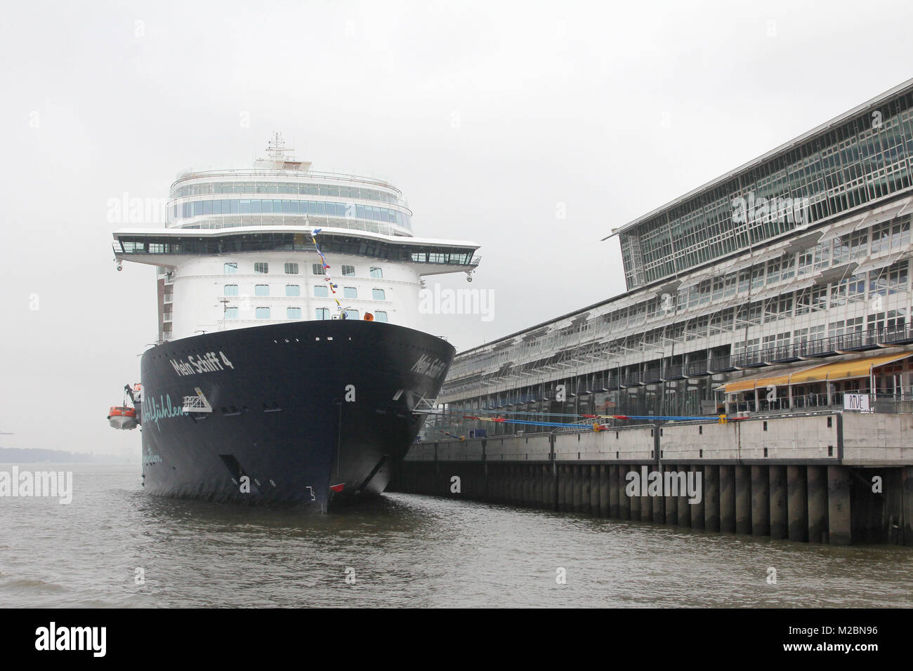 Mein Schiff 4 Cruise Days Hamburg 13092015 Stock Photo