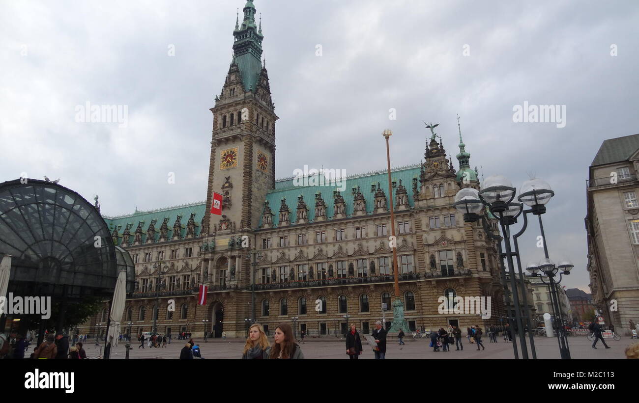 Stadtrundfahrt /Sightseeing zum Rathaus Hamburg / Deutschland / Germany Stock Photo