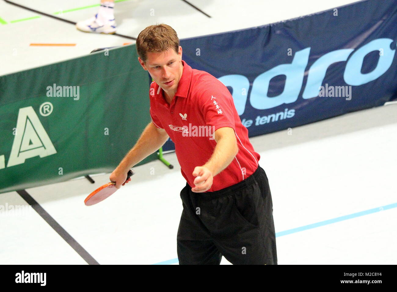 Aufschlag für Bastian Steger beim Sommerlehrgang der deutschen Tischtennis-Nationalmannschaft (Herren) in Hinterzarten Stock Photo