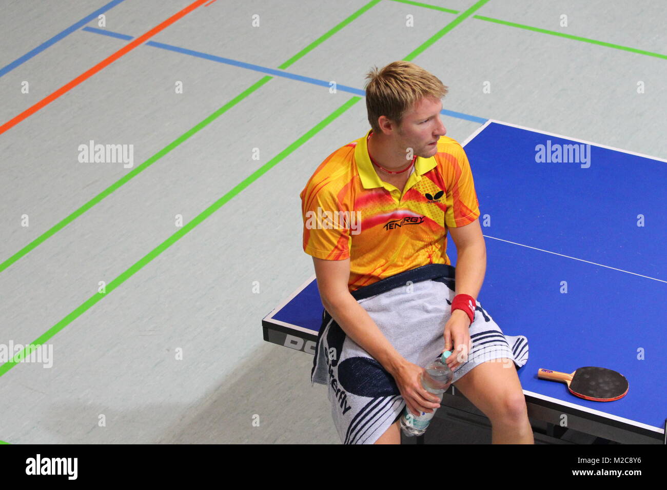 Verschnaufpause für Ruwen Filius beim Sommerlehrgang der deutschen Tischtennis-Nationalmannschaft (Herren) in Hinterzarten. Stock Photo