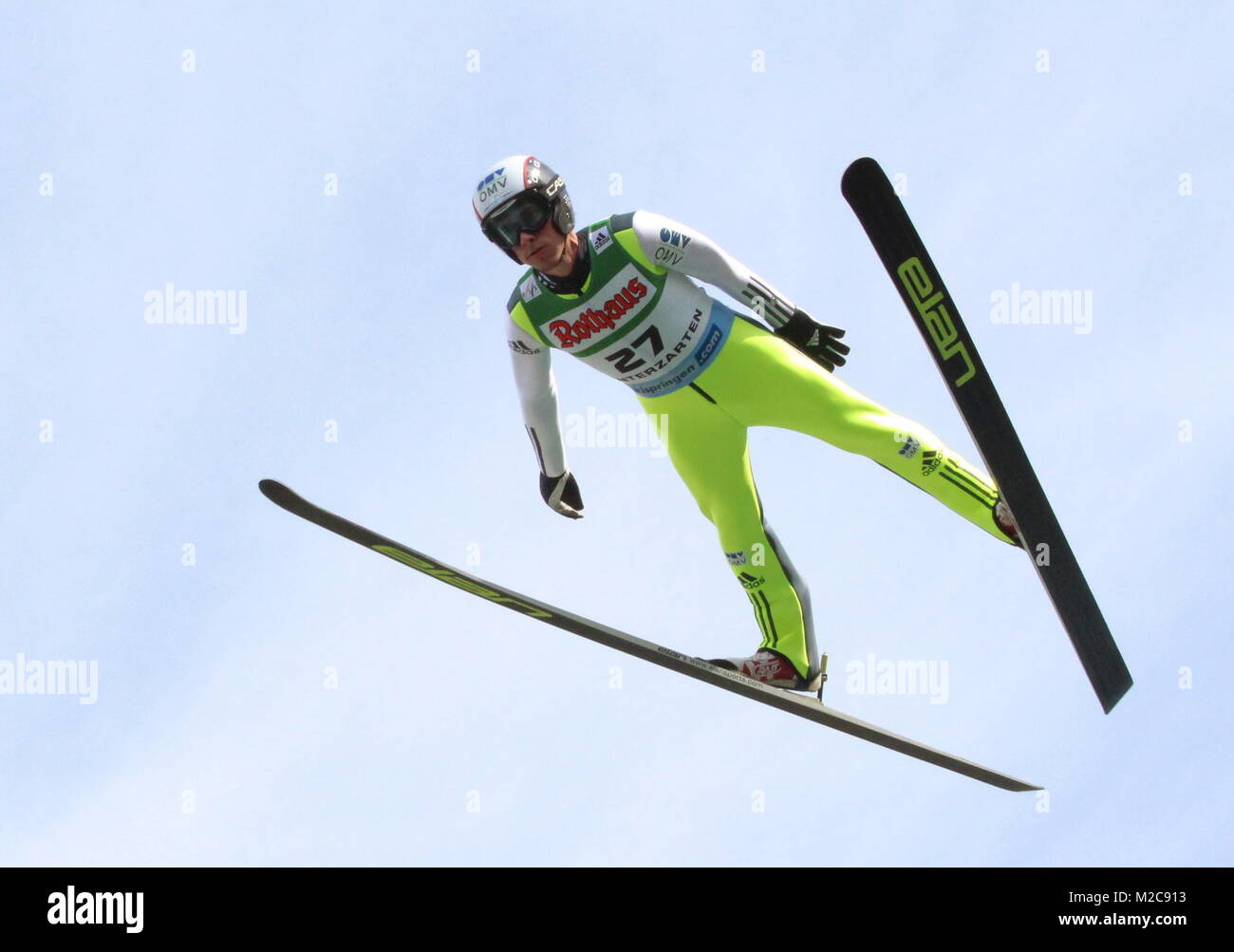 Im Landeanflug: Der Tschech Antonin Hajek - Qualifikation Herren für Einzelwettbewerb beim FIS Sommer GP 2013 in Hinterzarten / Deutschland / Germany Stock Photo