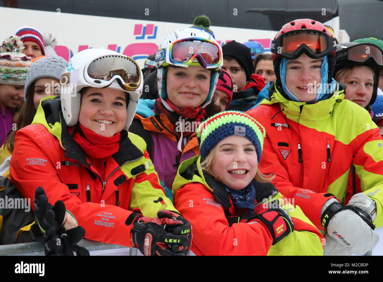Strahlende Gesichter beim Breitensport - Festival 'Schulen im Schnee' 2015 auf dem Feldberg Stock Photo
