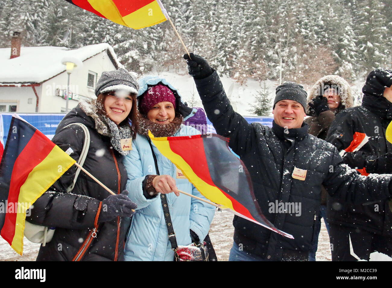 Deutsche Skisprungfans an der Hochfirstschanze - 2. Wettkampf Weltcup-Skispringen Tititsee-Neustadt Stock Photo