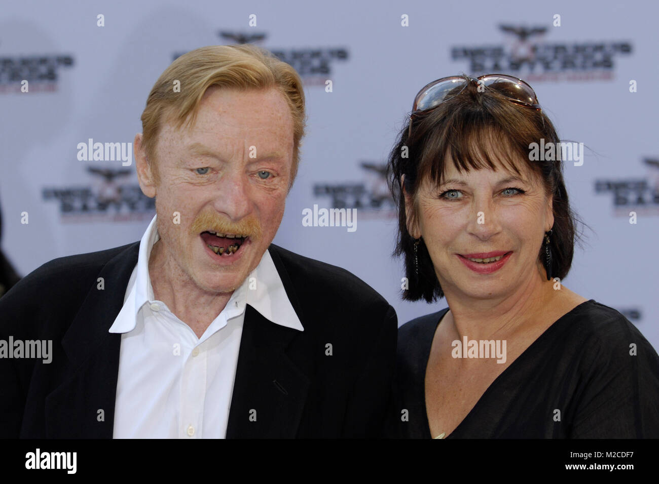 Otto Sander mit Gattin  Monika Hansen bei der Premiere von 'Inglourious Basterds' in Berlin am 28.07.2009 / Foto: Clemens Niehaus Stock Photo