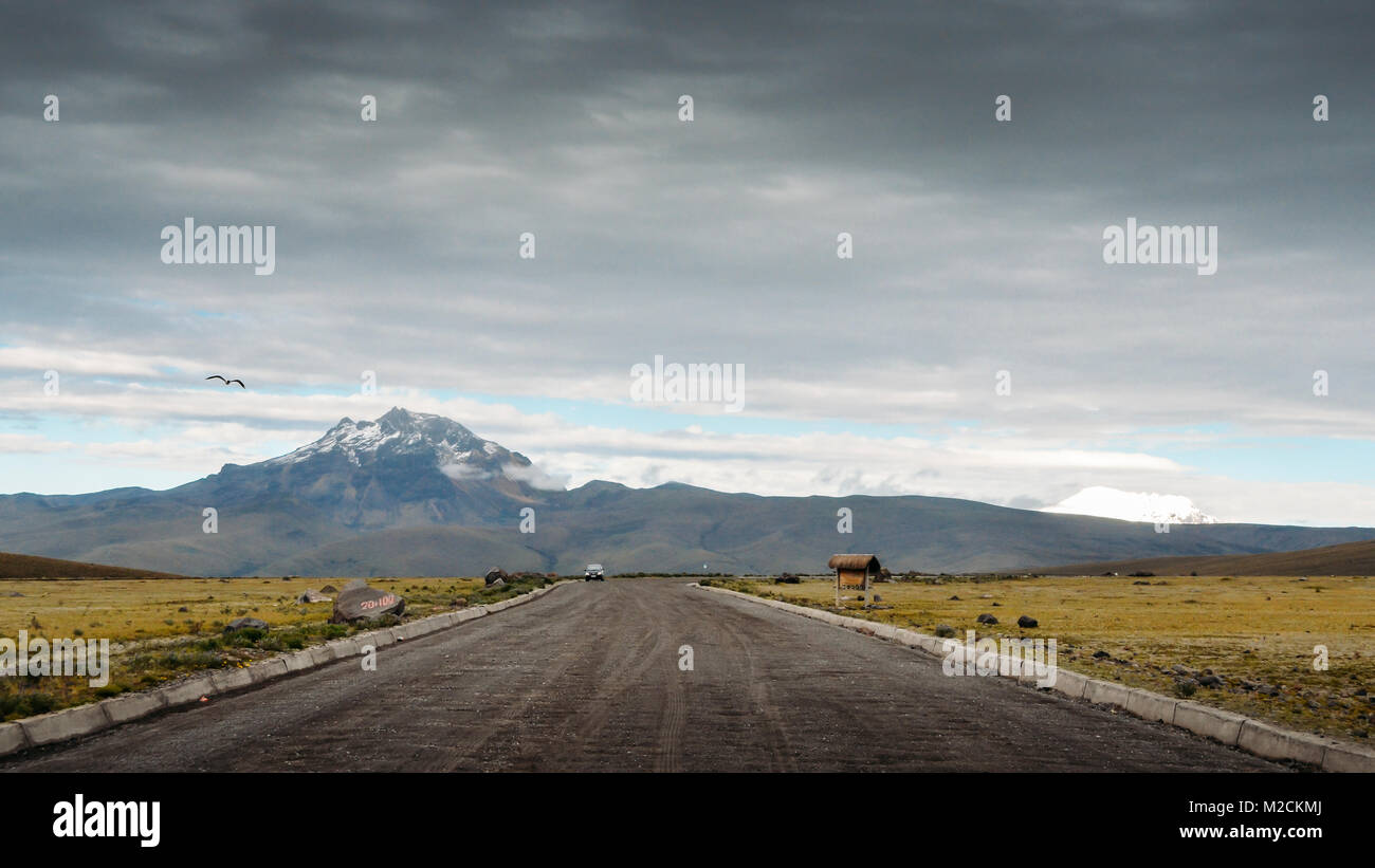 Road ecuador volcano cotopaxi hi-res stock photography and images - Alamy