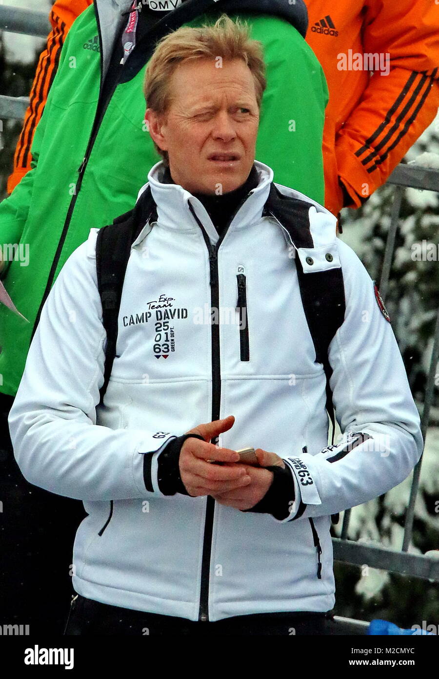 Dieter THOMA, Skisprung-Experte der ARD auf dem Trainerturm bei der Qualifikation für 63. Vierschanzentournee Auftaktspringen Oberstdorf Stock Photo