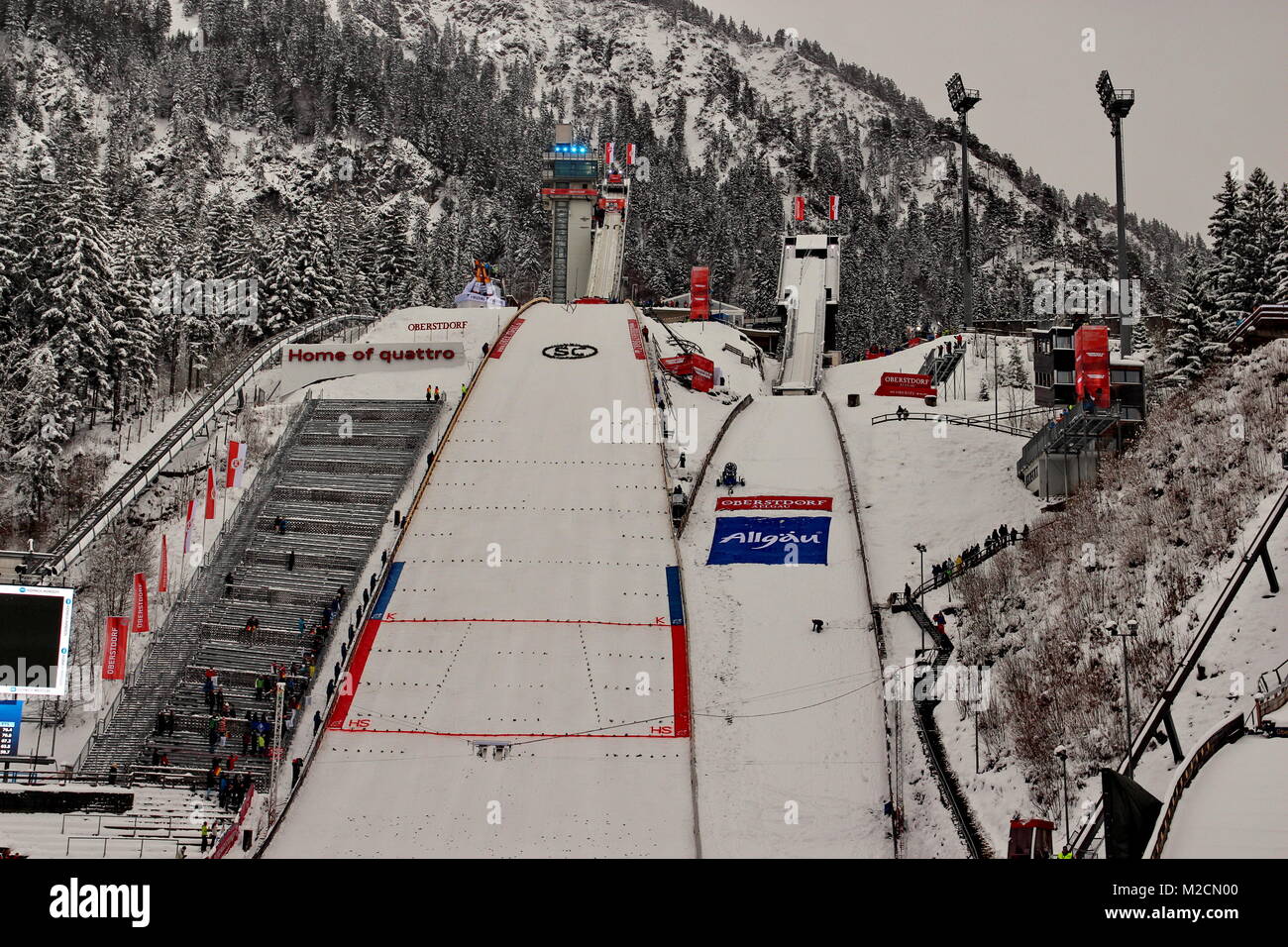 Die Erdinger Arena mit der Skisprungschanze am Schattenberg - Austragungsort der Qualifikation für 63. Vierschanzentournee Auftaktspringen Oberstdorf Stock Photo