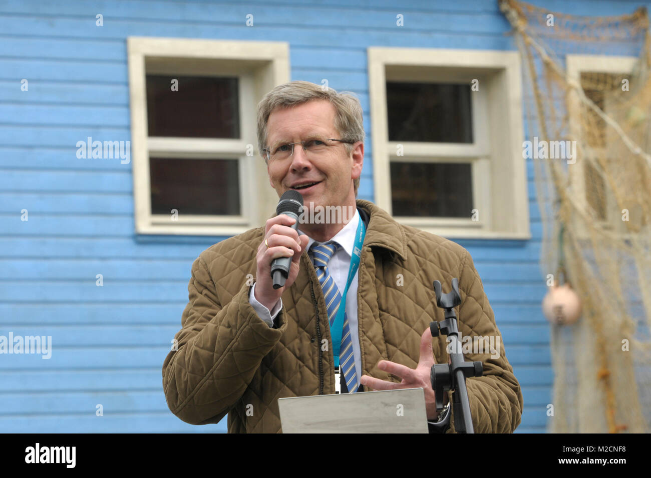 Der niedersaechsische Ministerpraesident Christian Wulff beim Pre-Opening der Yukon Bay im Erlebniszoo in Hannover am 19.05.2010 Stock Photo