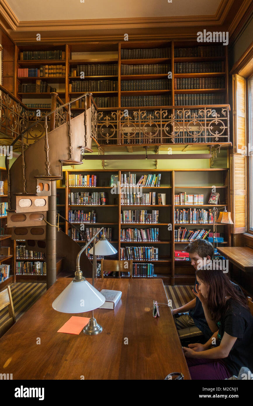 Two teenagers reading library hi-res stock photography and images - Alamy