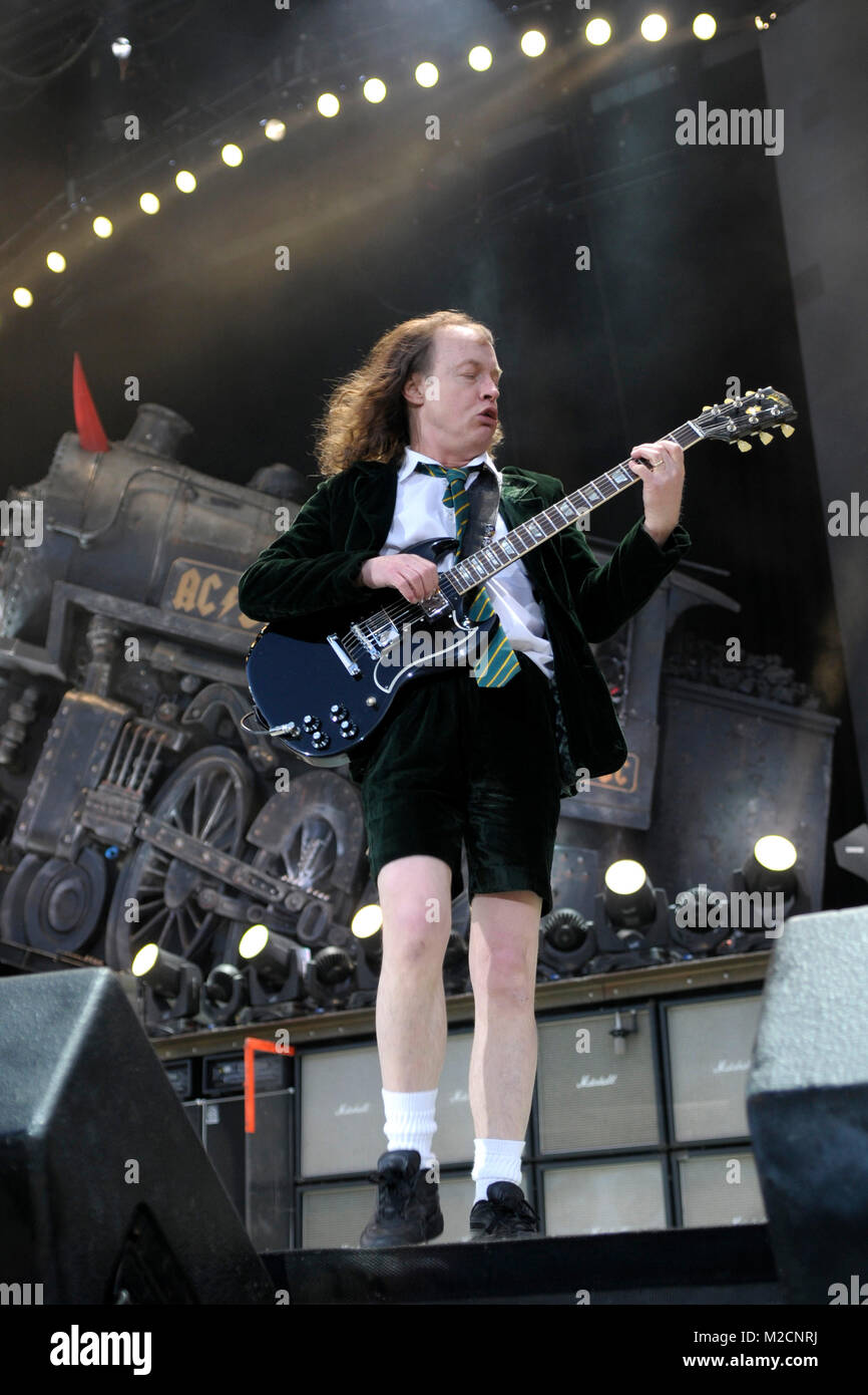 Die australische Band AC/DC spielt vor 80.000 Fans auf dem Messegelaende in Hannover am 25.05.2010 Stock Photo