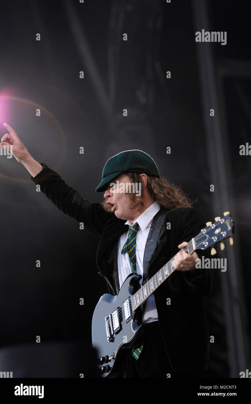 Die australische Band AC/DC spielt vor 80.000 Fans auf dem Messegelaende in Hannover am 25.05.2010 Stock Photo