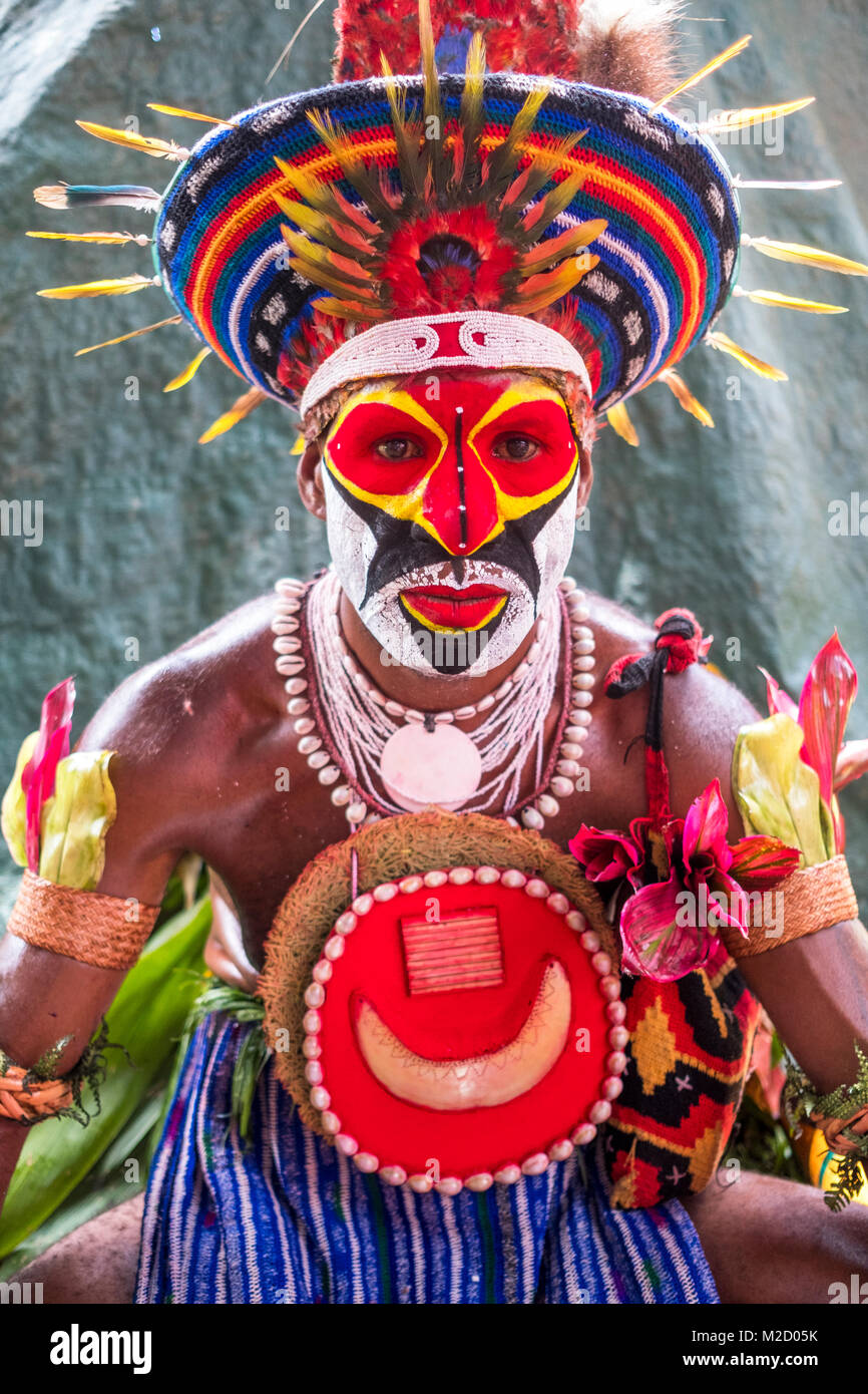 A tribesman painted and dressed for the Mount Hagen Cultural Show in Papua New Guinea Stock Photo