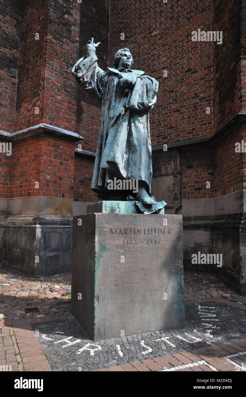 Statue martin luther in hanover hi-res stock photography and images - Alamy