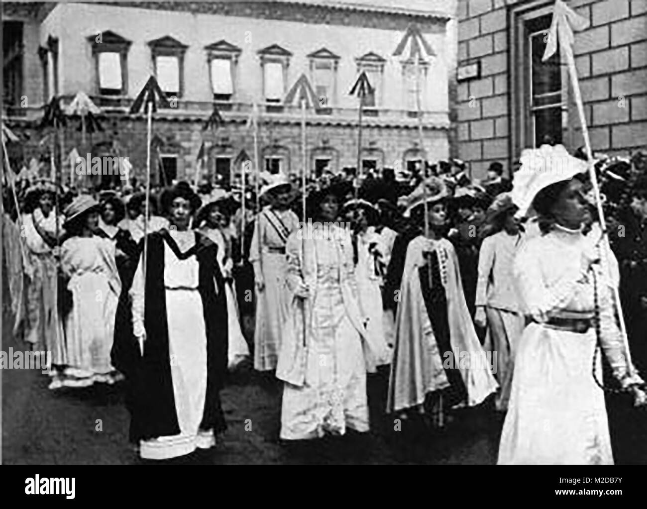 Suffragettes - Emmeline Pankhurst  leads a parade of women's suffrage protesters 'broad arrows'  ex-jailbirds in 1910 Stock Photo