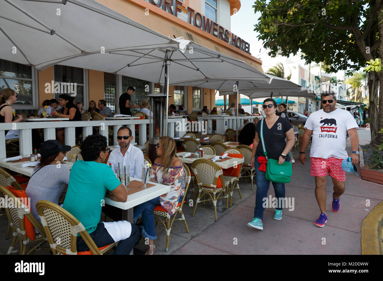 Sidewalk street scene restaurant terrace, South Beach, Miami, Florida Stock  Photo - Alamy