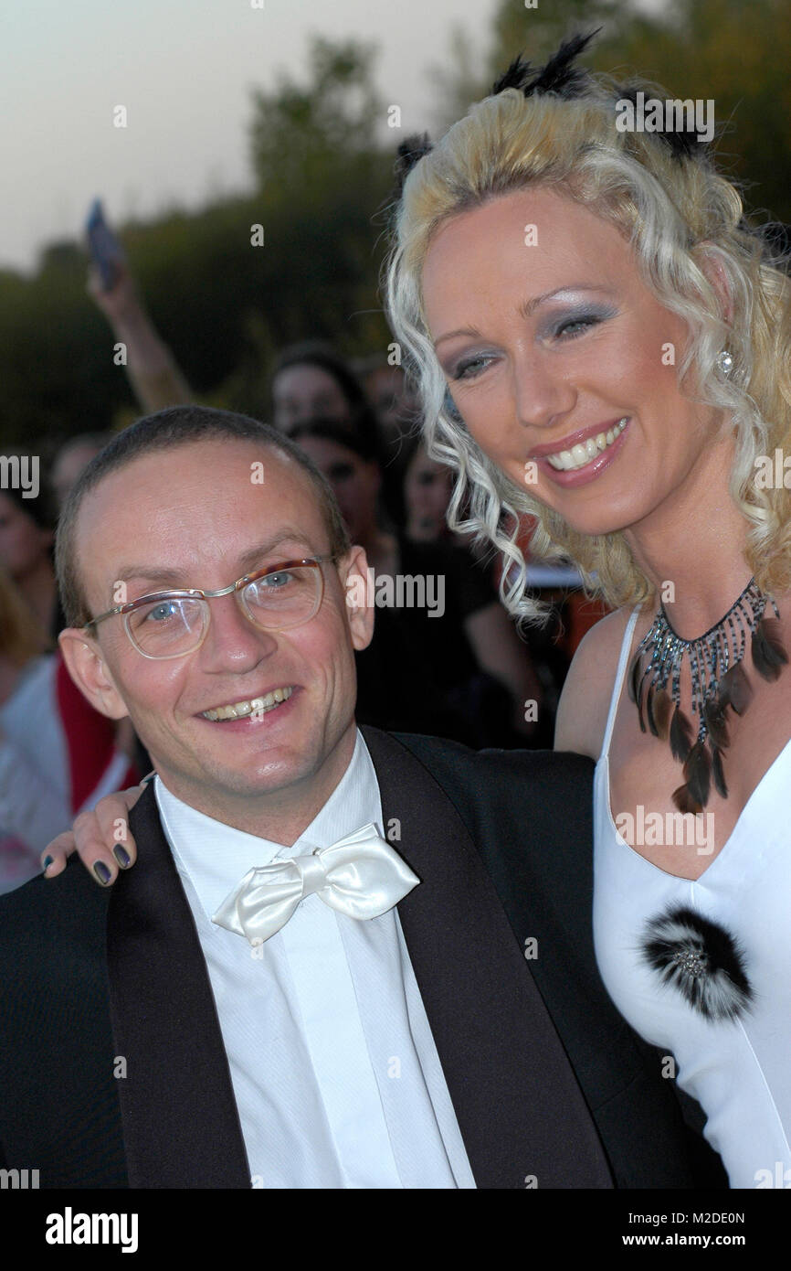 Wigald Boning Und Ines Voelker Bei Der Verleihung Des Deutschen Fernsehpreises In Koeln Am 15 10 2005 Foto Niehaus Stock Photo Alamy