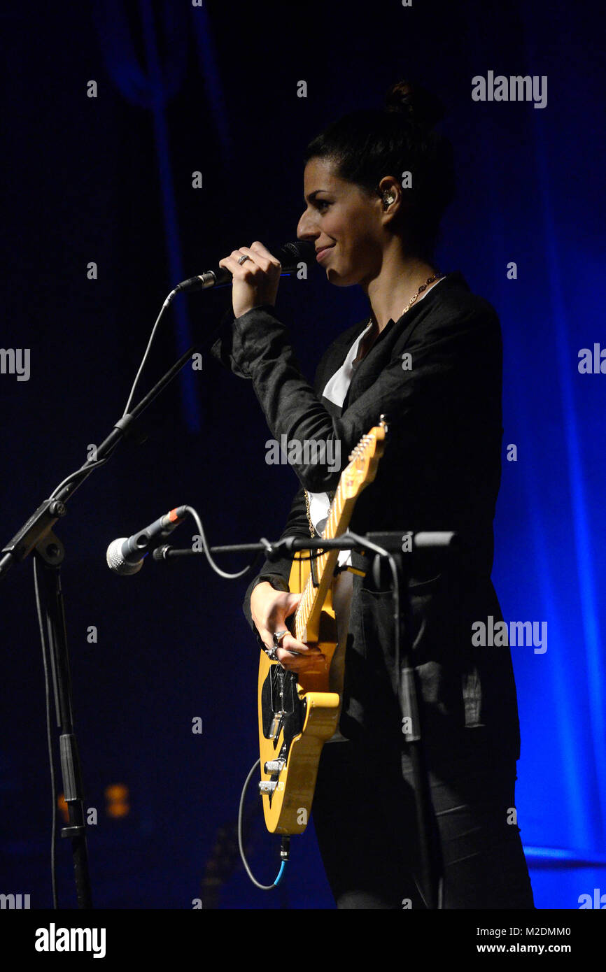 Die neuseelaendische Singer-/Songwriterin Brooke FRASER ('Something In The Water') bei ihrem Konzert im Capitol Hannover  am 27.04.2012 Stock Photo