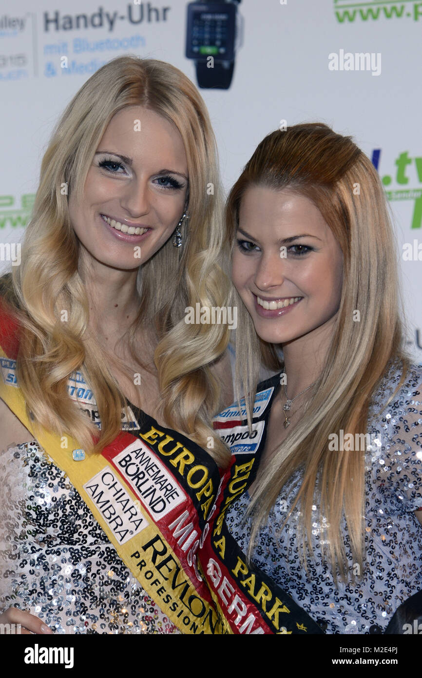 Missen auf der CeBIT: Anne-Kathrin Kosch  (Miss Germany 2011) und Isabel Gülck  (Miss Germany 2012)  am Stand von Pearl  auf dem Messegelände in Hannover am 05.03.2013 Stock Photo