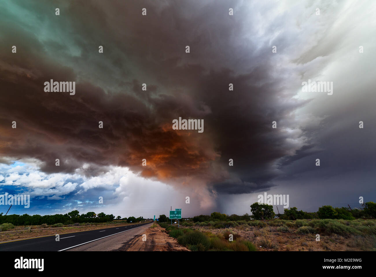 Ominous storm clouds ahead of an approaching supercell thunderstorm near Belen, New Mexico Stock Photo