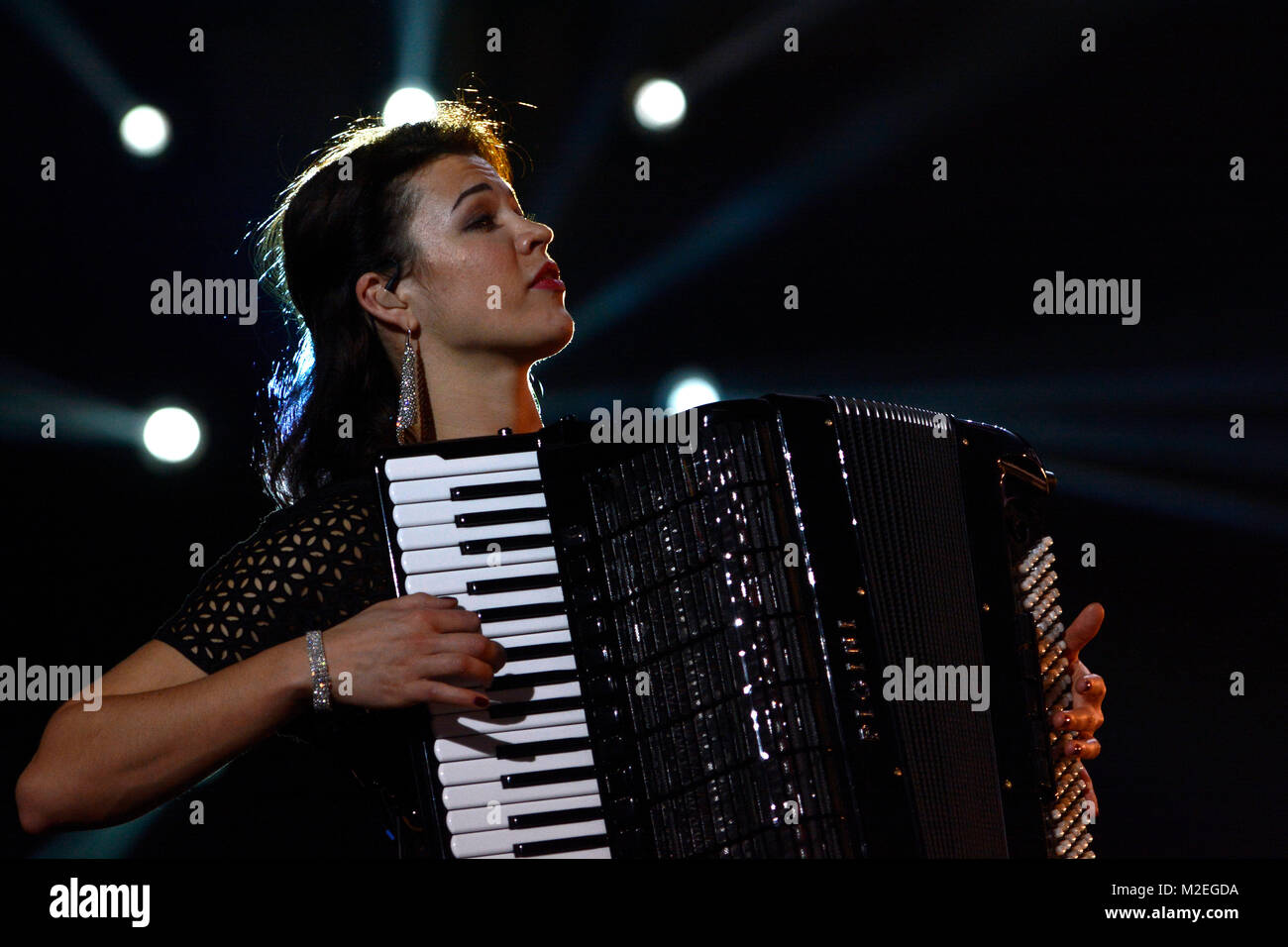 Die Akkordeonspielerin Ksenija Sidorova bei der Night Of The Proms in der  TUI Arena in Hannover am 11.12.2014 Stock Photo - Alamy