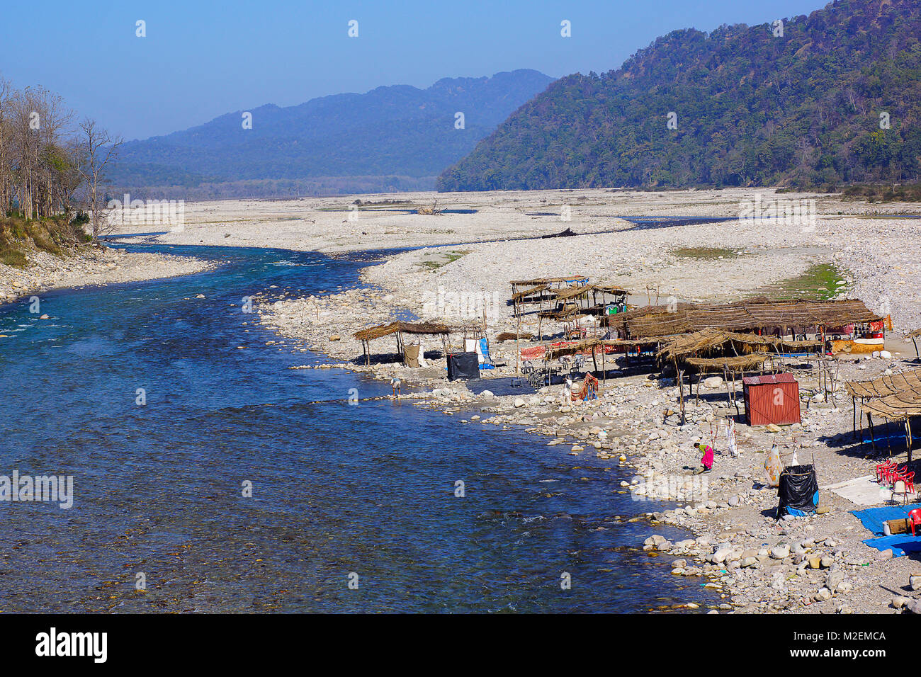 Settlements in the river bank with shantis with traveling communities of north India. Temporary residence and place to work during annual festival Stock Photo