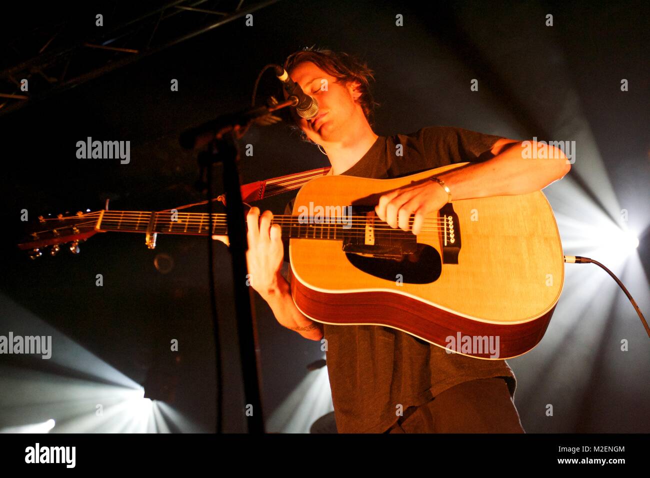 Englischer singer songwriter hi-res stock photography and images - Alamy