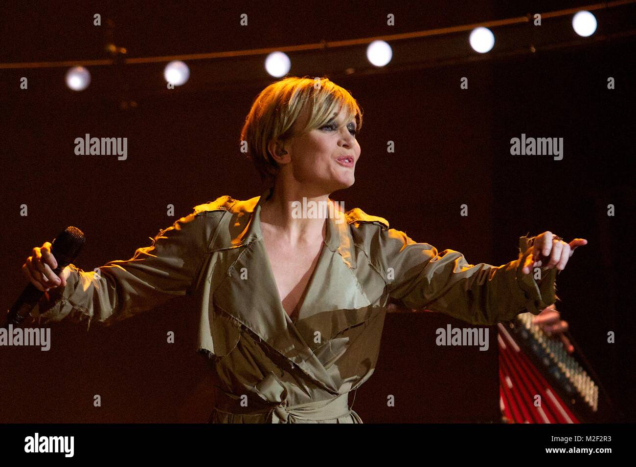 Kaas chante piaf hires stock photography and images Alamy