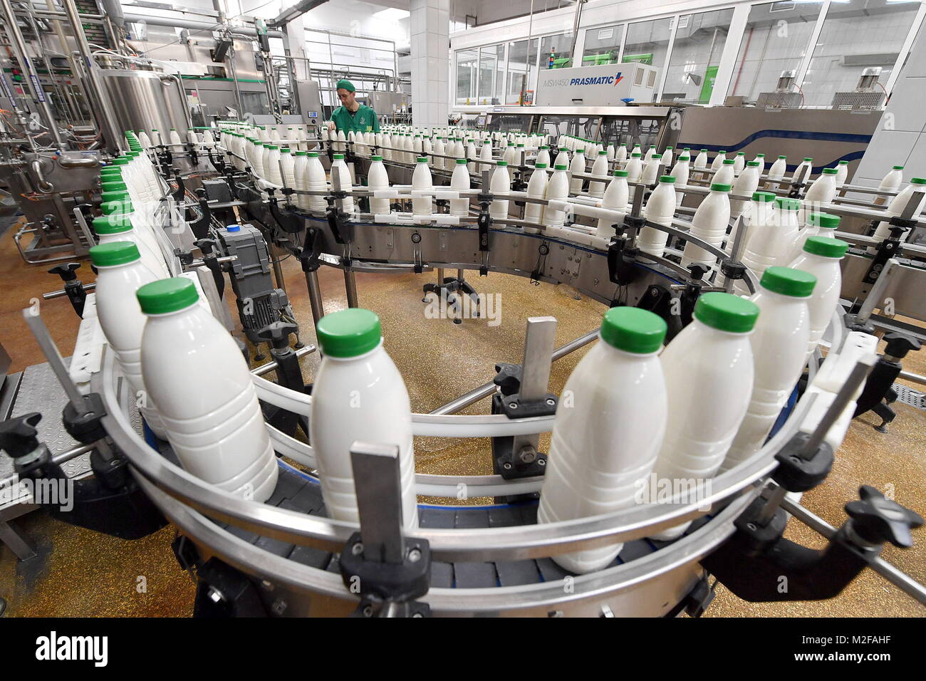 Milk Bottling Plant Stock Photos & Milk Bottling Plant Stock Images - Alamy