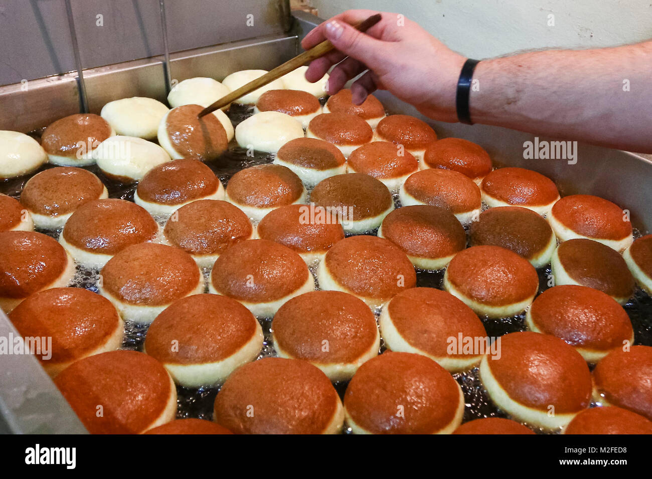 RESTRICTED FOR POLAND - 7 FEBRUARY 2018, KRAKOW, POLAND. A well-known bakery 'Cichowscy' produces donuts for Fat Thursday. Fat Thursday is a traditional Catholic Christian feast on the last Thursday before Lent. It symbolizes the celebration of Carnival. The most popular dish served on that day in Poland are 'paczki' - fist-sized donuts filled with marmalade. Credit: Beata Zawrzel/Alamy Live News Stock Photo