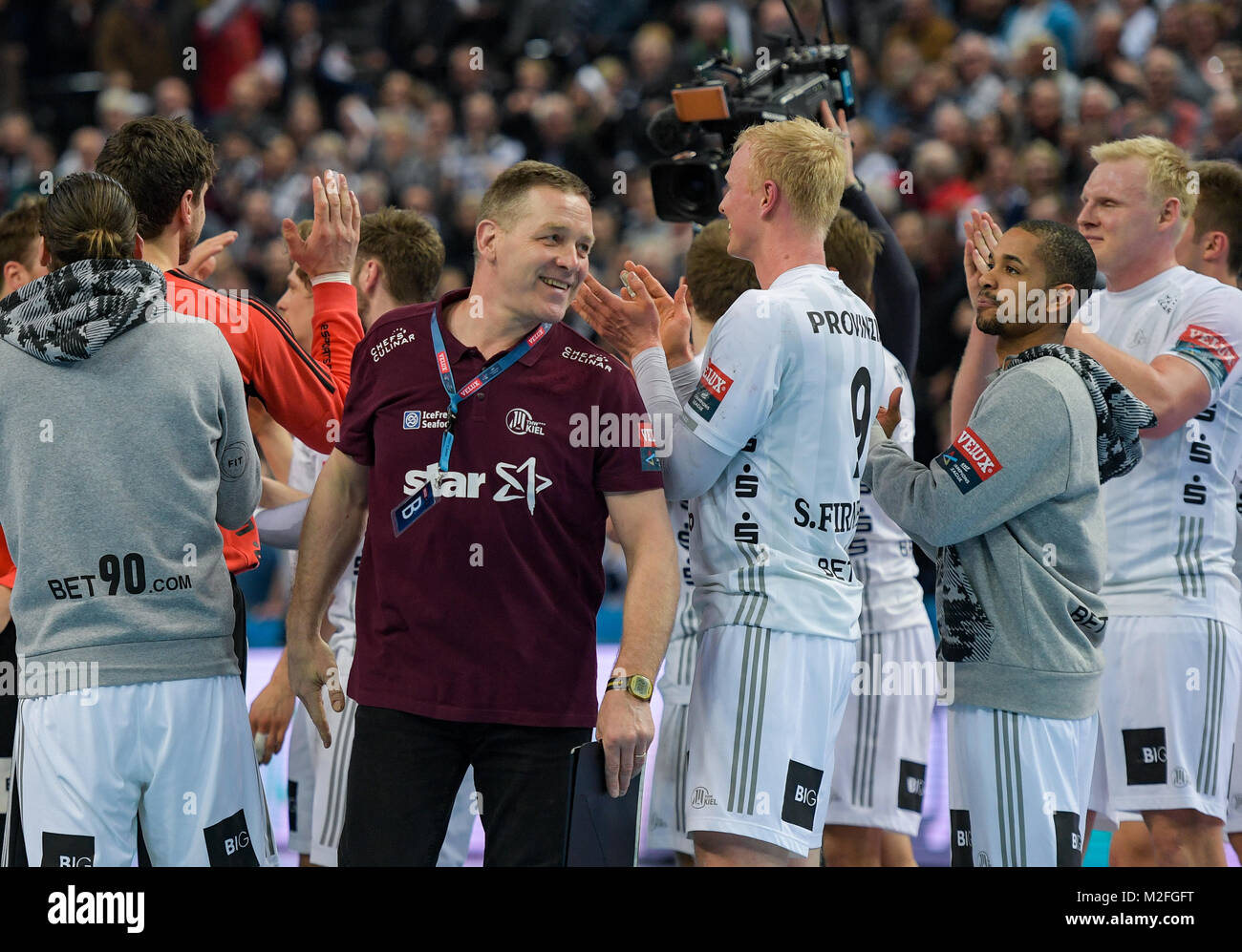 Kiel's coach Alfred Gislason (C) celebrates with his players after Stock  Photo - Alamy