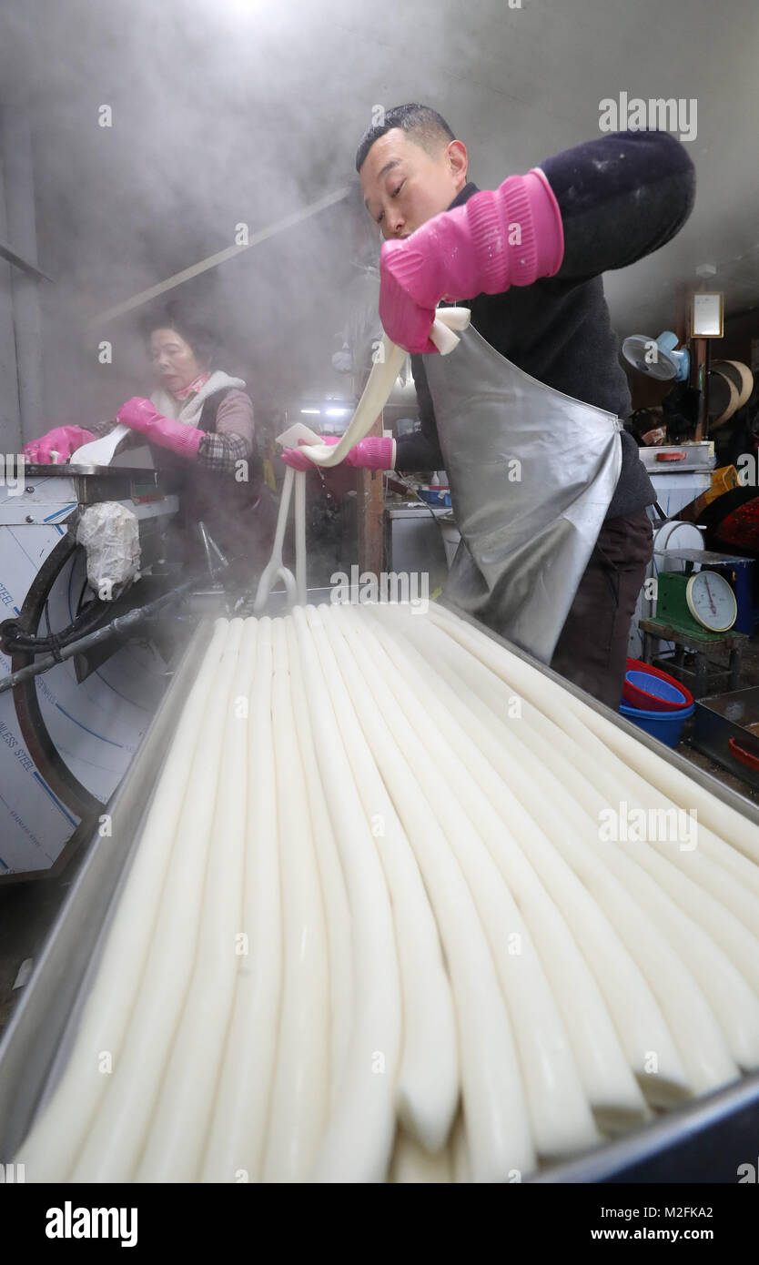 South Korea. 08th Feb, 2018. Rice cakes for Lunar New Year's holiday