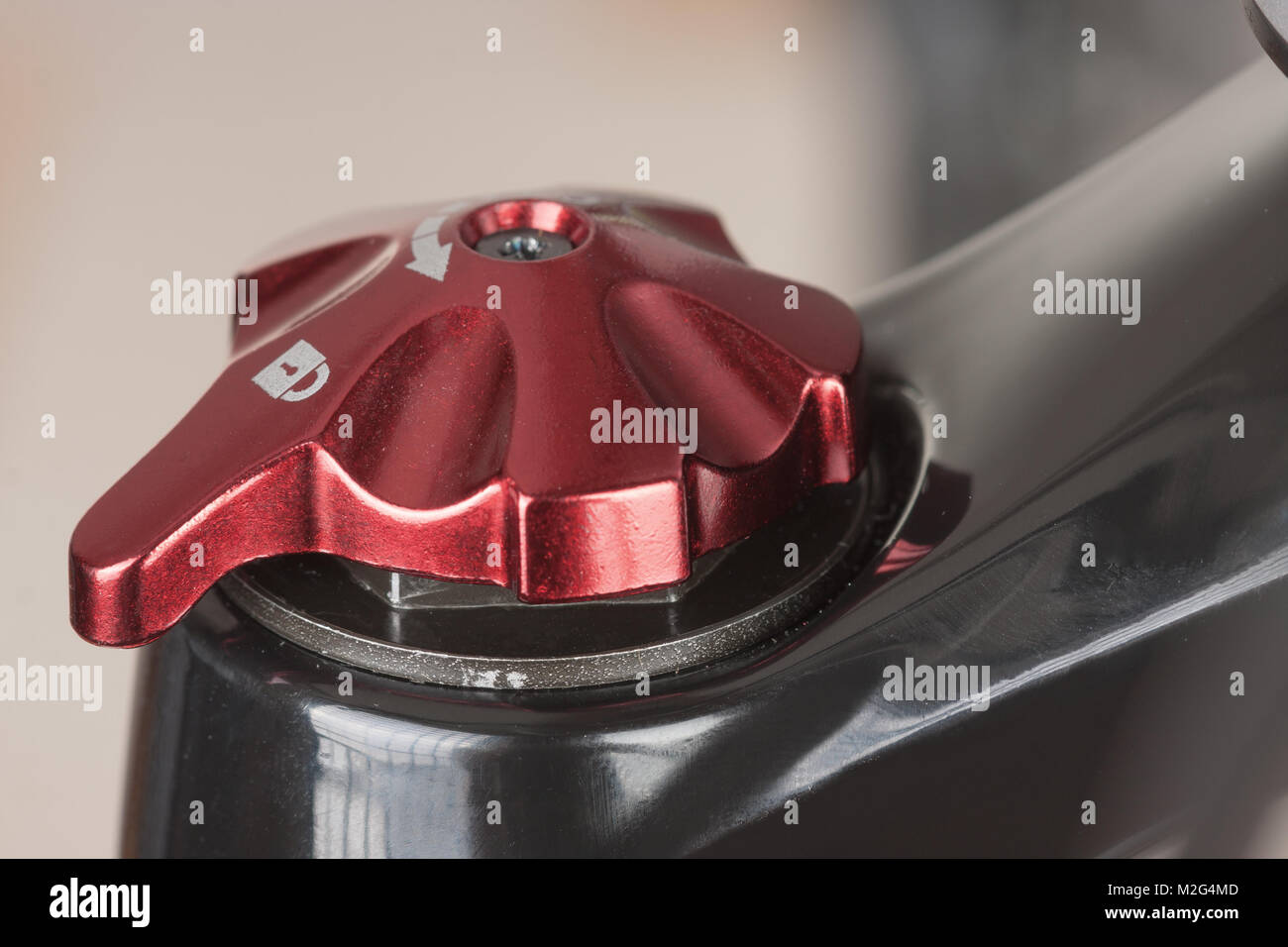 Lever for adjusting the springing of air suspension bicycle fork, close