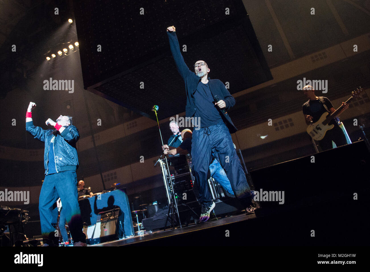 Die Rapper von Fanta4 (Die Fantastischen Vier) treten im Rahmen ihrer Jubiläumstournee '25' vor 10000 Zuschauern in der ausverkauften Frankfurter Festhalle. +++ 3S PHOTO /Foto: Sven-Sebastian Sajak Stock Photo