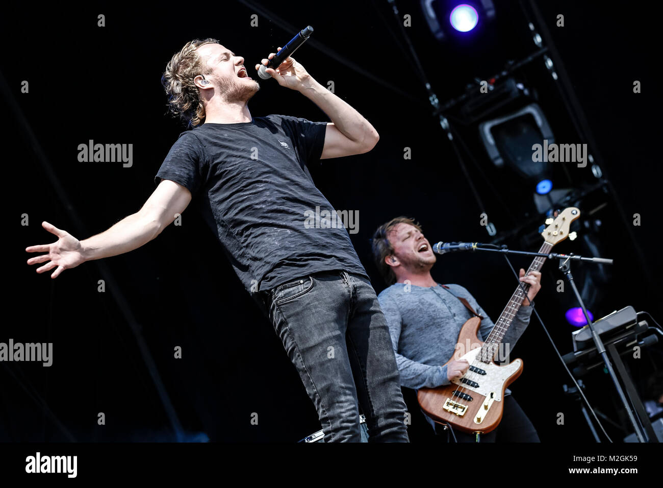 Sänger und Frontmann der Imagine Dragons Dan Reynolds beim Auftritt auf der Centerstage des Rock im Park-Festivals 2013 in Nürnberg. +++ 3S PHOTO / Foto: Sven-Sebastian Sajak Stock Photo