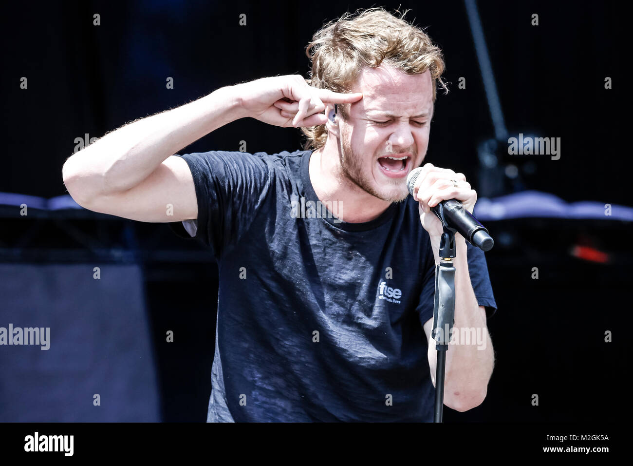 Sänger und Frontmann der Imagine Dragons Dan Reynolds beim Auftritt auf der Centerstage des Rock