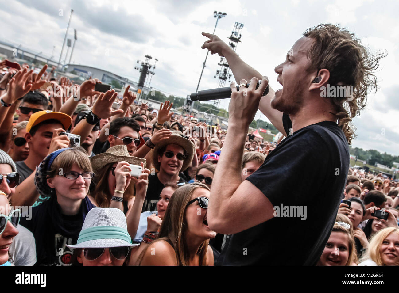 Sänger und Frontmann der Imagine Dragons Dan Reynolds beim Auftritt auf der Centerstage des Rock im Park-Festivals 2013 in Nürnberg. +++ 3S PHOTO / Foto: Sven-Sebastian Sajak Stock Photo