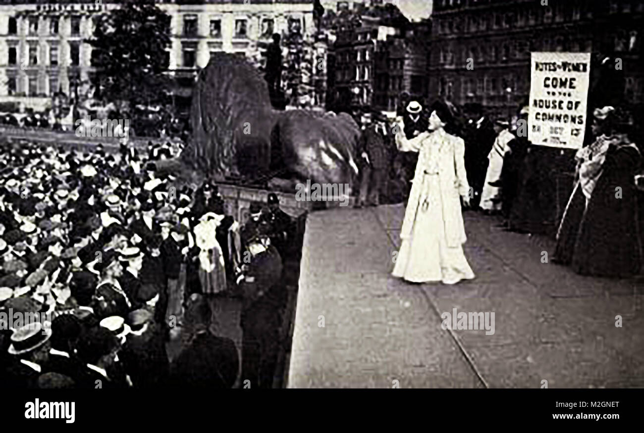 Suffragettes - Christabel Pankhurst  urging crowd to storm Parliament  October 11th 1908 Stock Photo