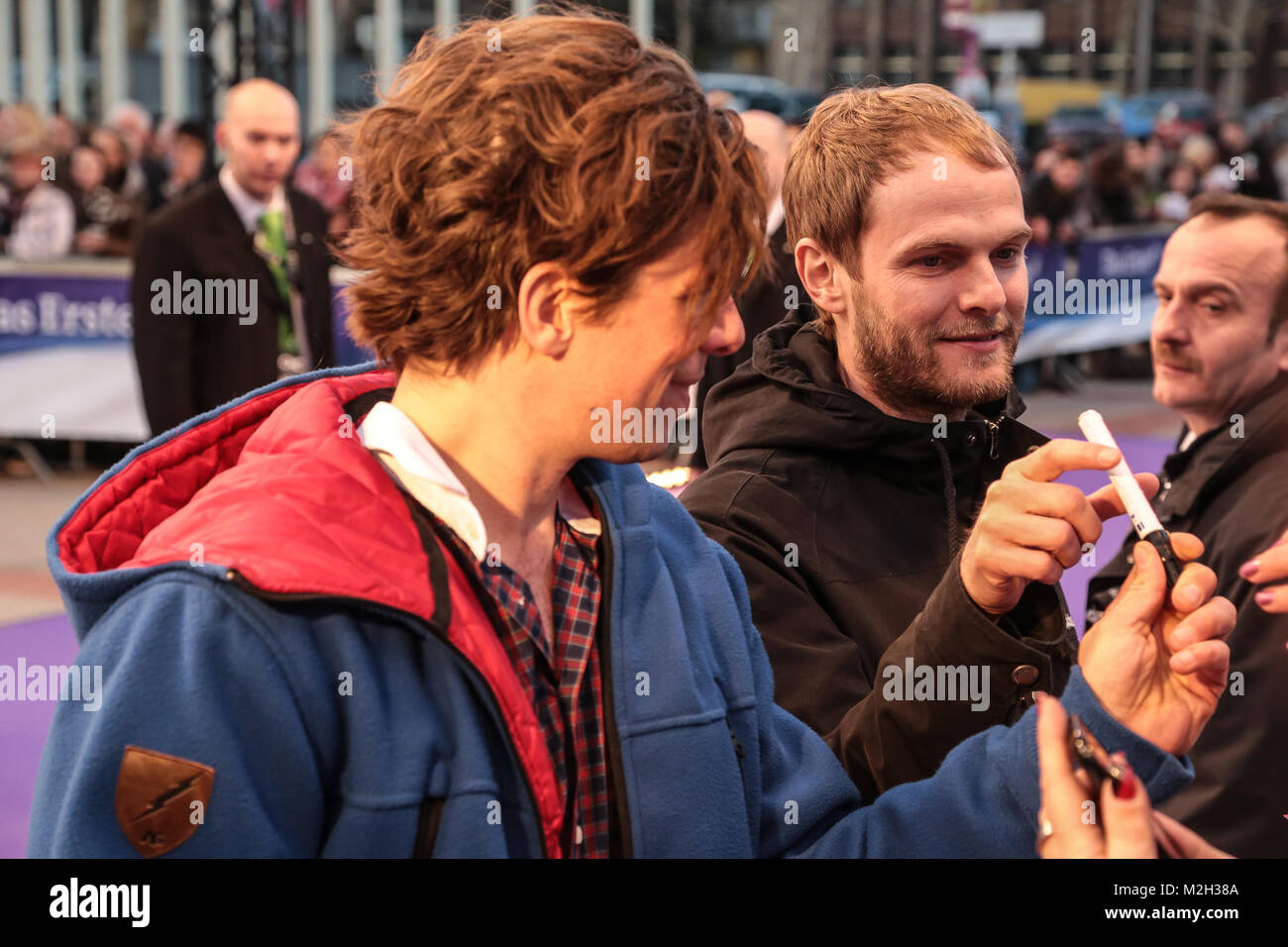 Sportfreunde Stiller bei der Ankunft zu der Echo - Verleihung 2014 in Berlin am 27.03.2014.Credit Tamara Bieber Stock Photo
