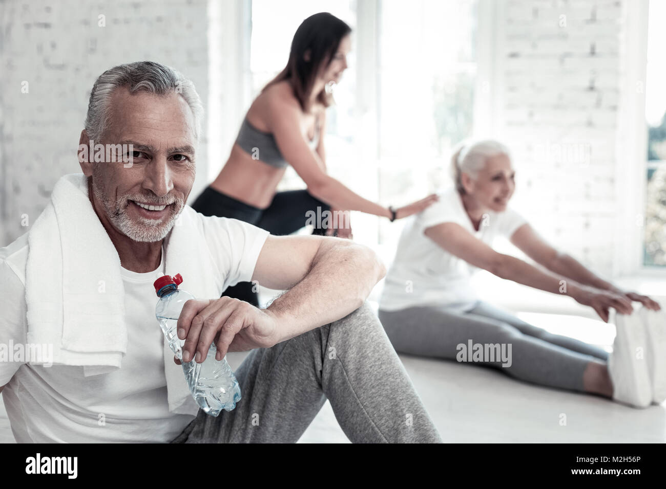 https://c8.alamy.com/comp/M2H56P/confident-elderly-man-drinking-water-after-gym-session-M2H56P.jpg