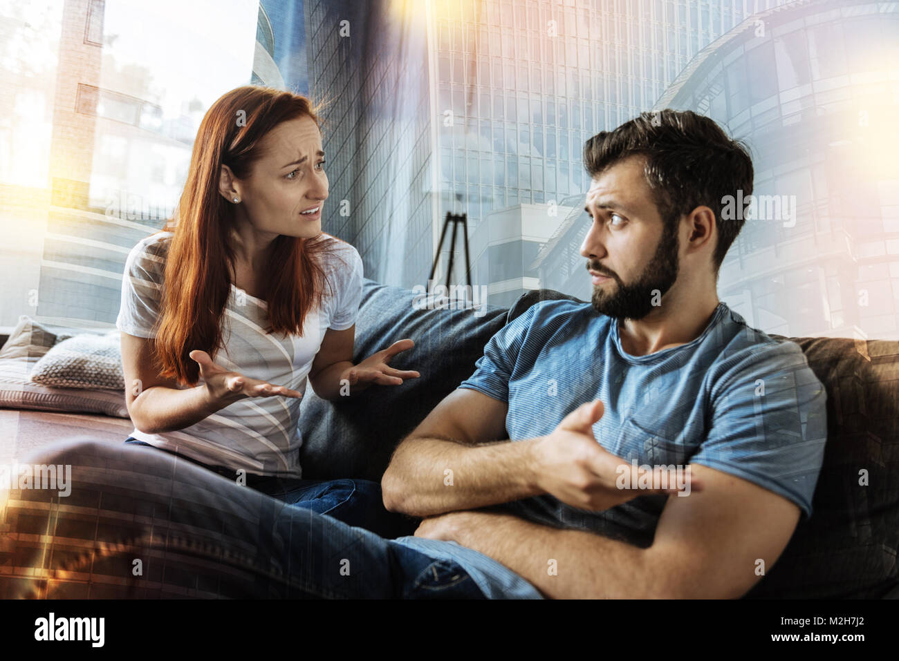 Man upset woman talking hi-res stock photography and images - Alamy