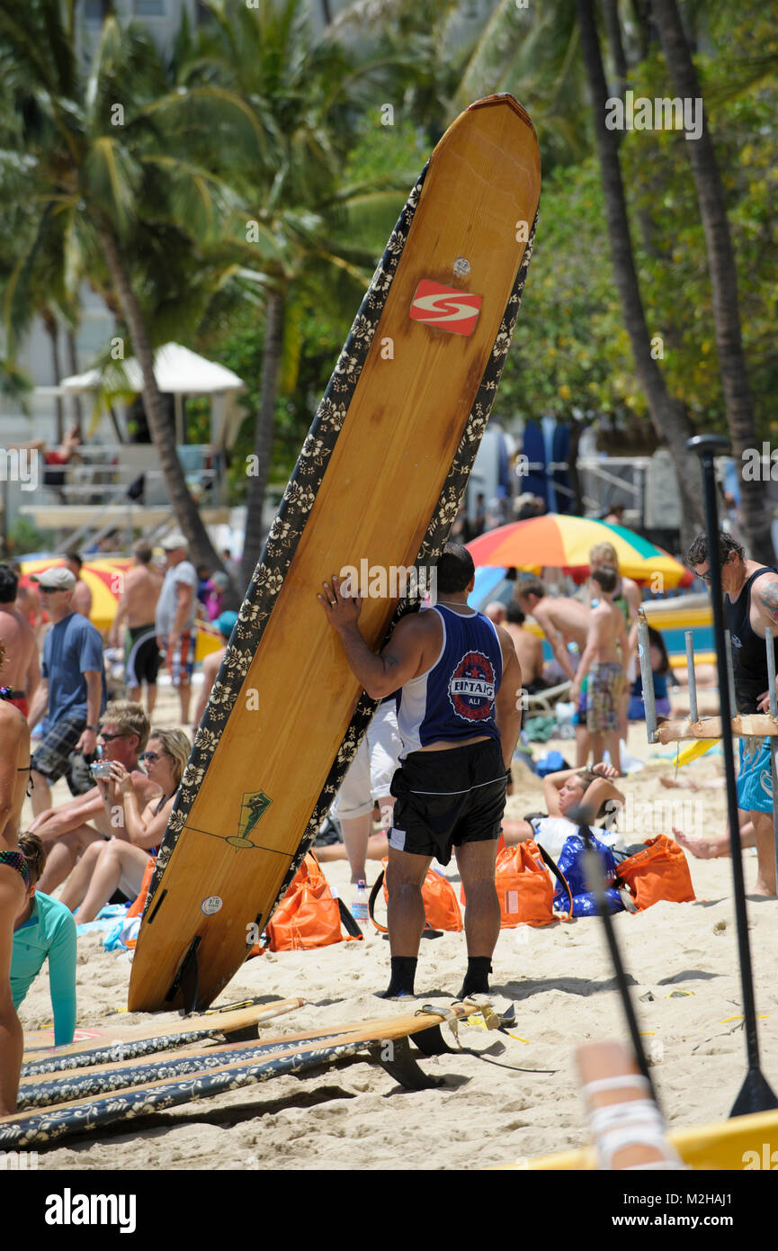 Waikiki beach surfboard hires stock photography and images Alamy